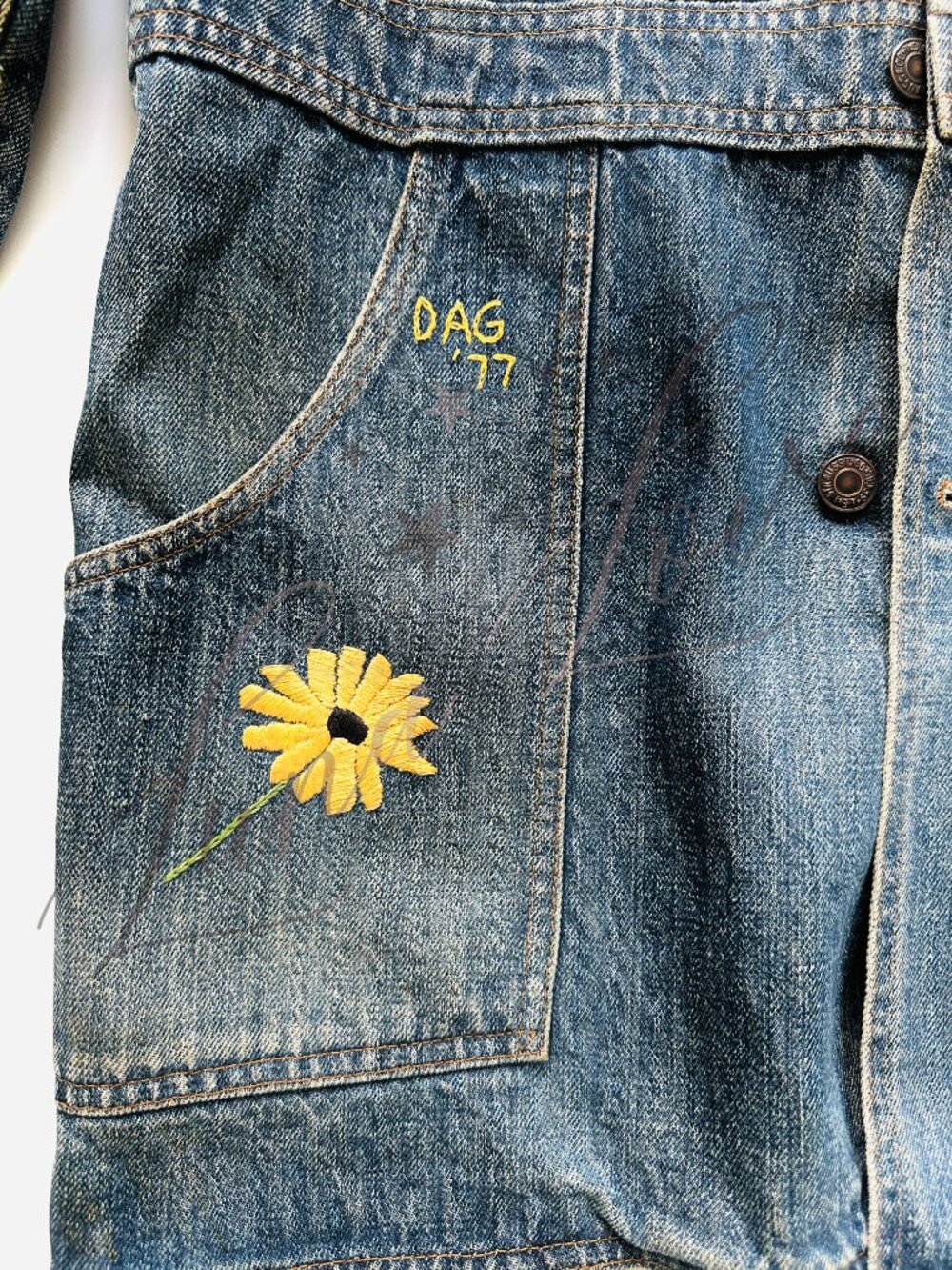 FREE PEOPLE x Levi's Embroidered Denim Jacket - EXCLUSIVE! - Picture 4 of 13